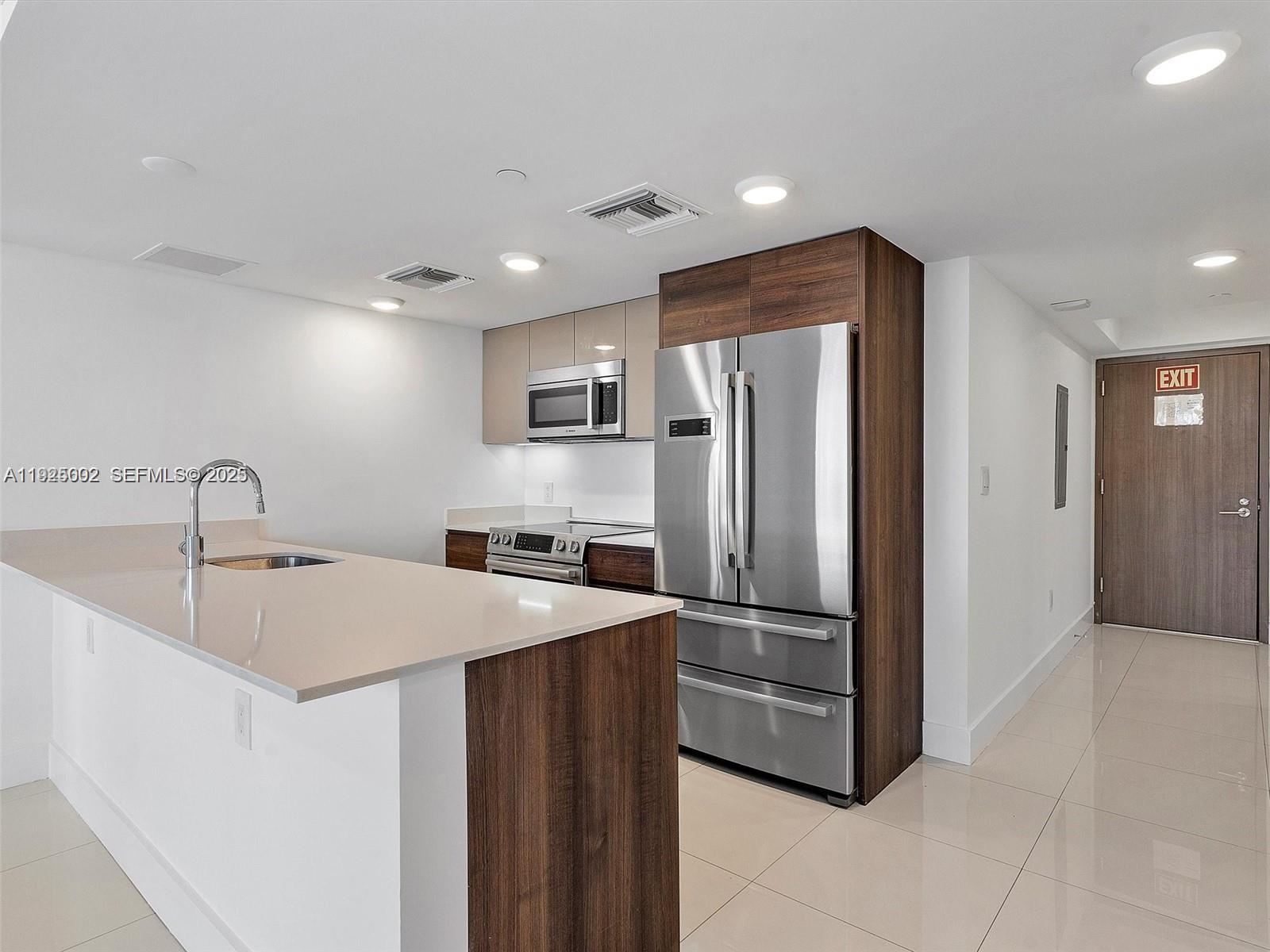 THE IVORY RESIDENCE CONDO - Residential Lease