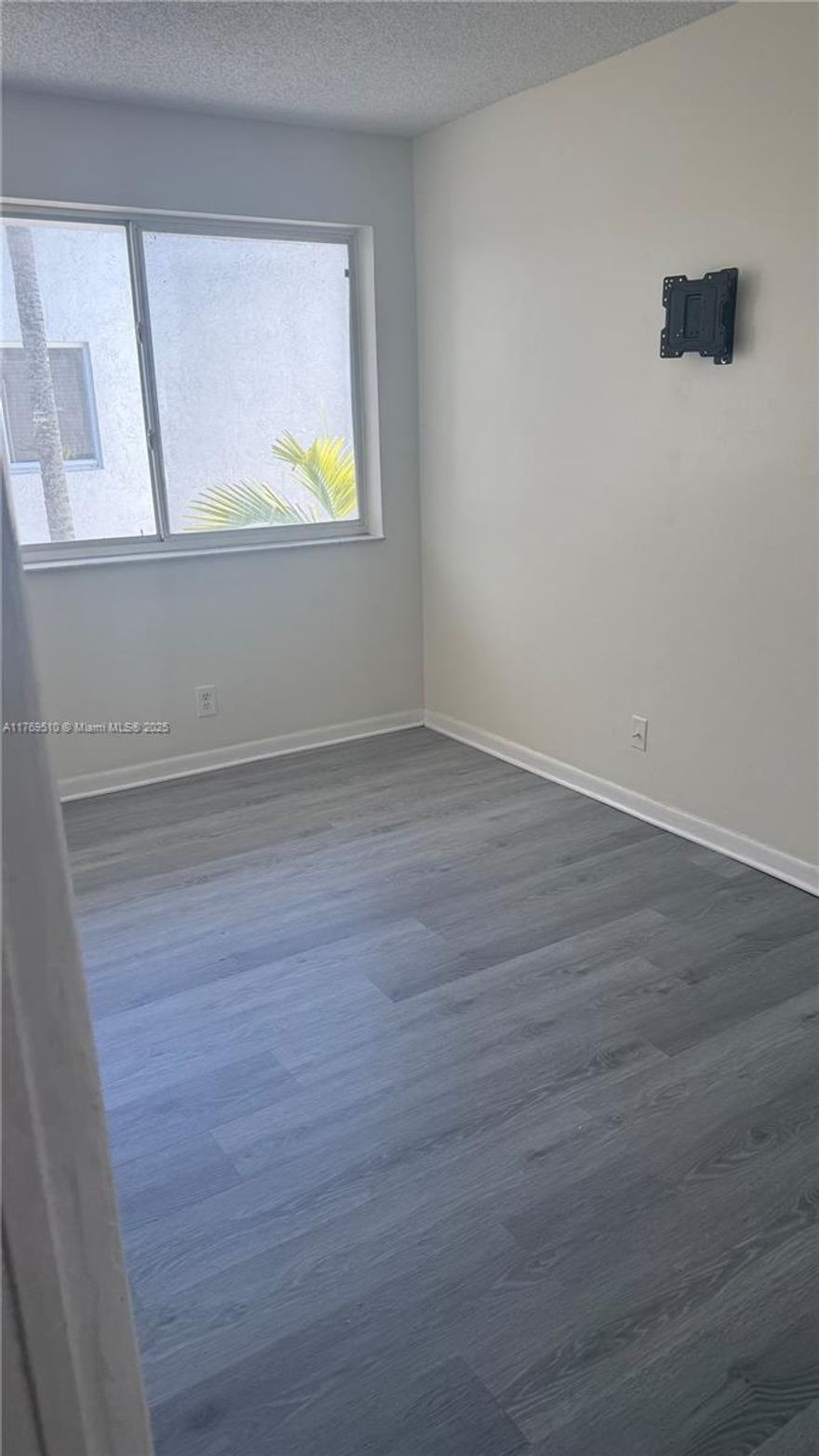 Amazing canal Front unit condo ground floor at Sun Vista Gardens with great Location , totally updated. Located just minutes from the Florida Turnpike. The kitchen and living area are both functional and comfortable, with plenty of natural light. Convenient layout, ideal for everyday living. Perfect for first-time buyers or investors, in a prime location, this condo is move-in ready. Pet-friendly community. Community has swimming pool. This unit can be rented right away, no complex approval requirements, and no rental restrictions.