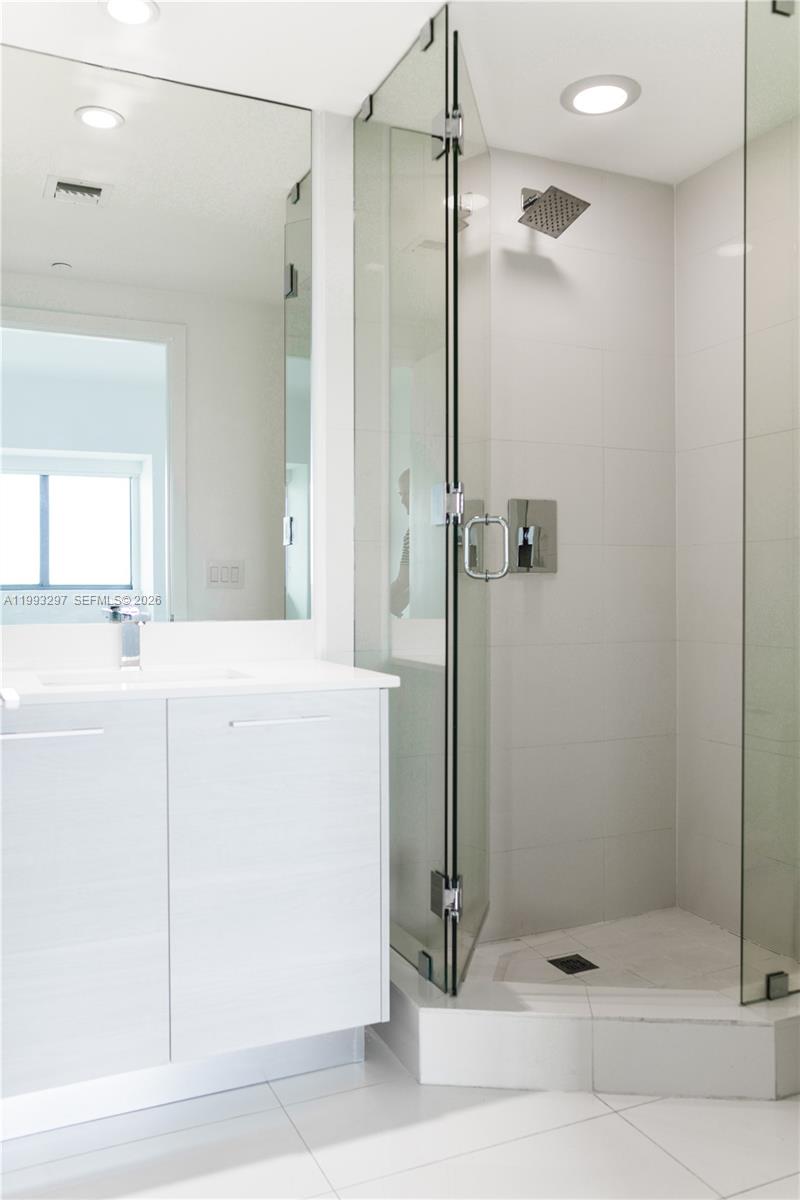 PARAISO BAY CONDO - Residential