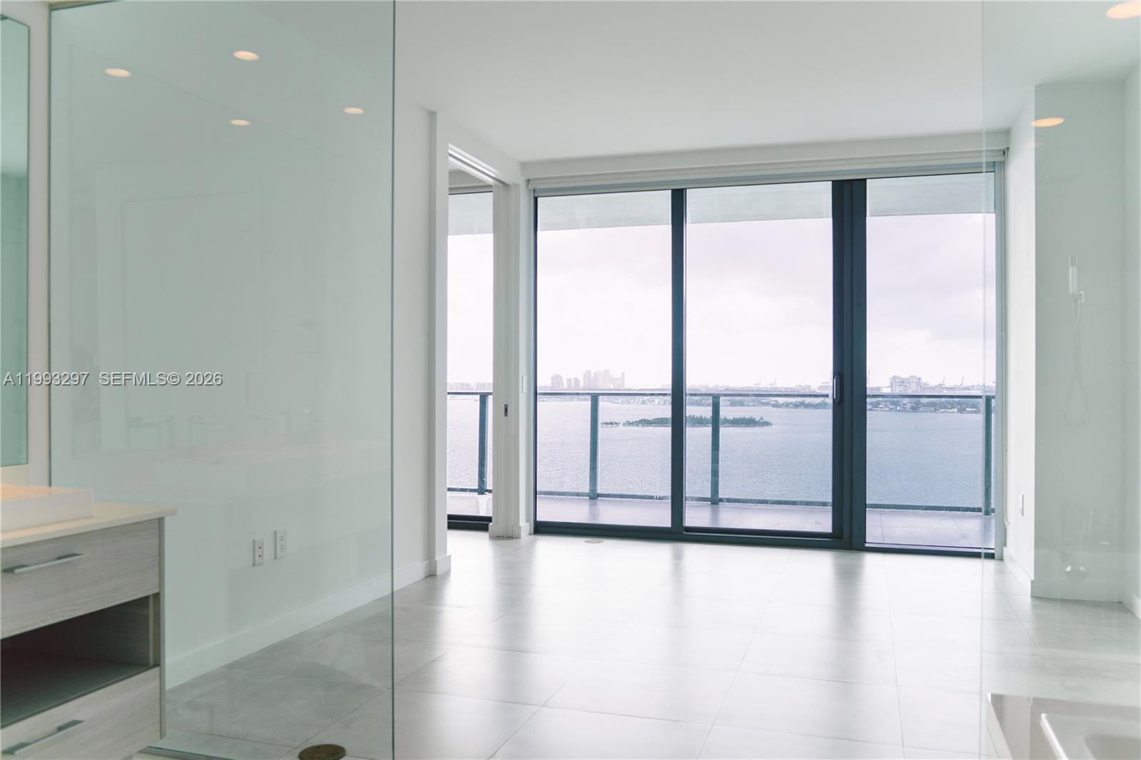 PARAISO BAY CONDO - Residential