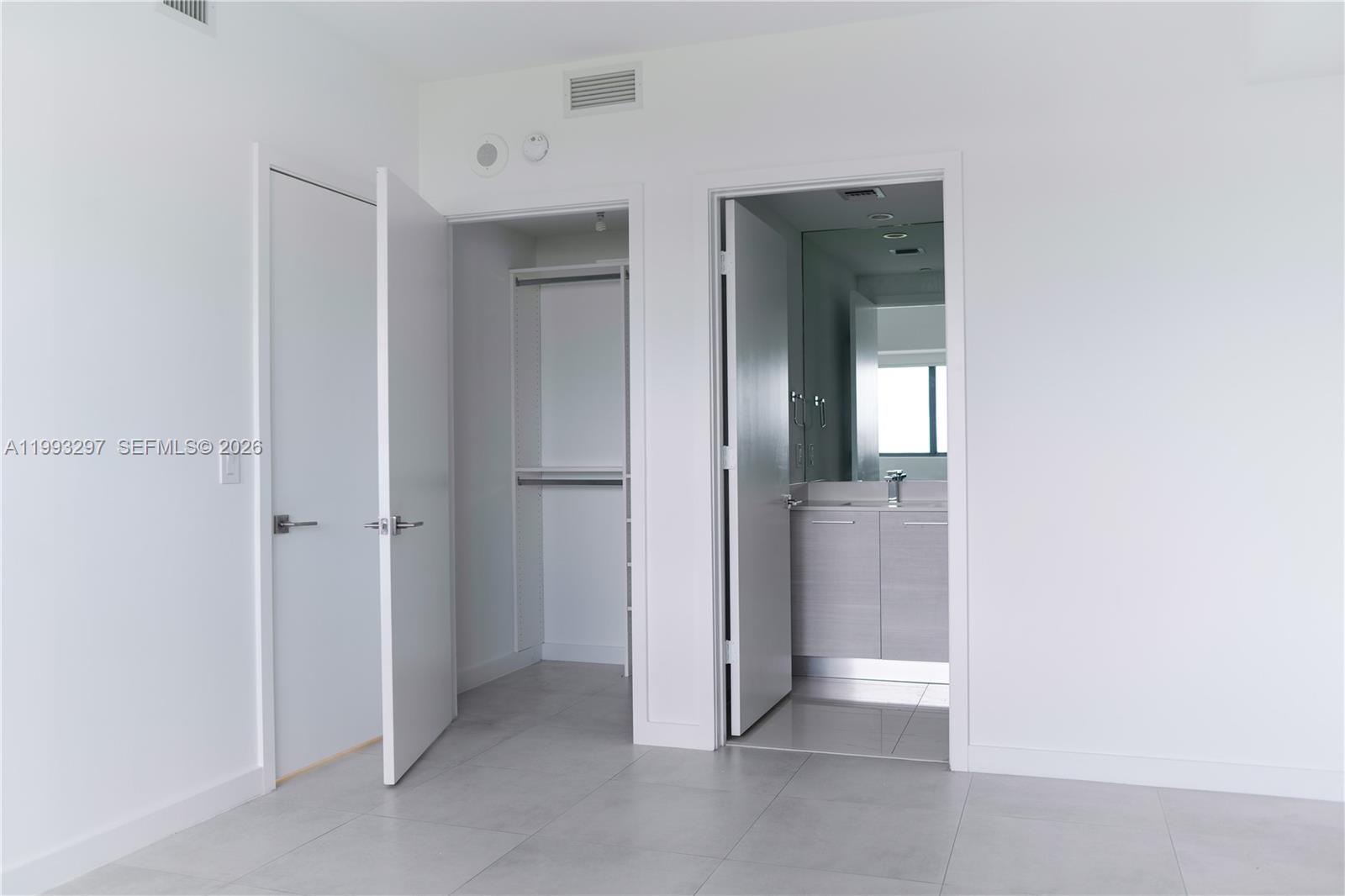 PARAISO BAY CONDO - Residential