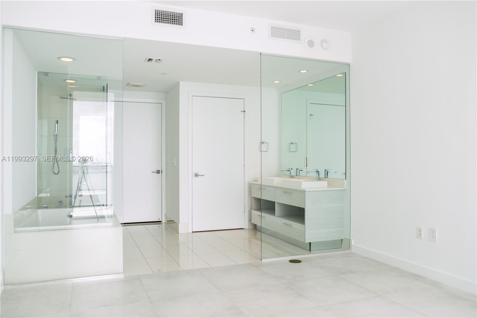 PARAISO BAY CONDO - Residential