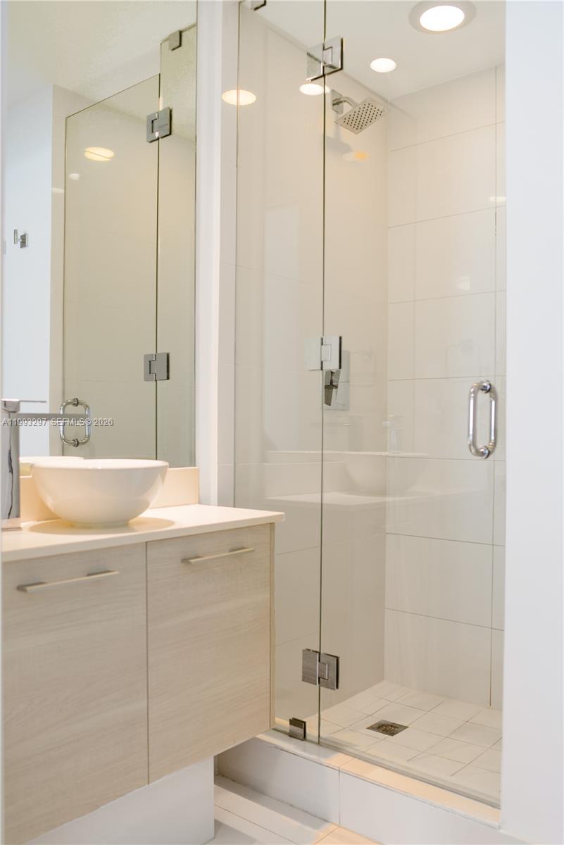 PARAISO BAY CONDO - Residential