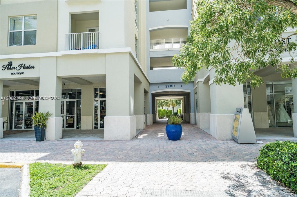 Photo of 1200 Town Center Dr #513, Jupiter, FL 33458 (MLS # A12022374)