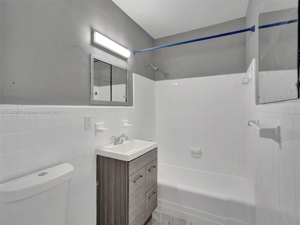 Photo of 650 SW 28th Ter #622, Fort Lauderdale, FL 33312 (MLS # A11568903)