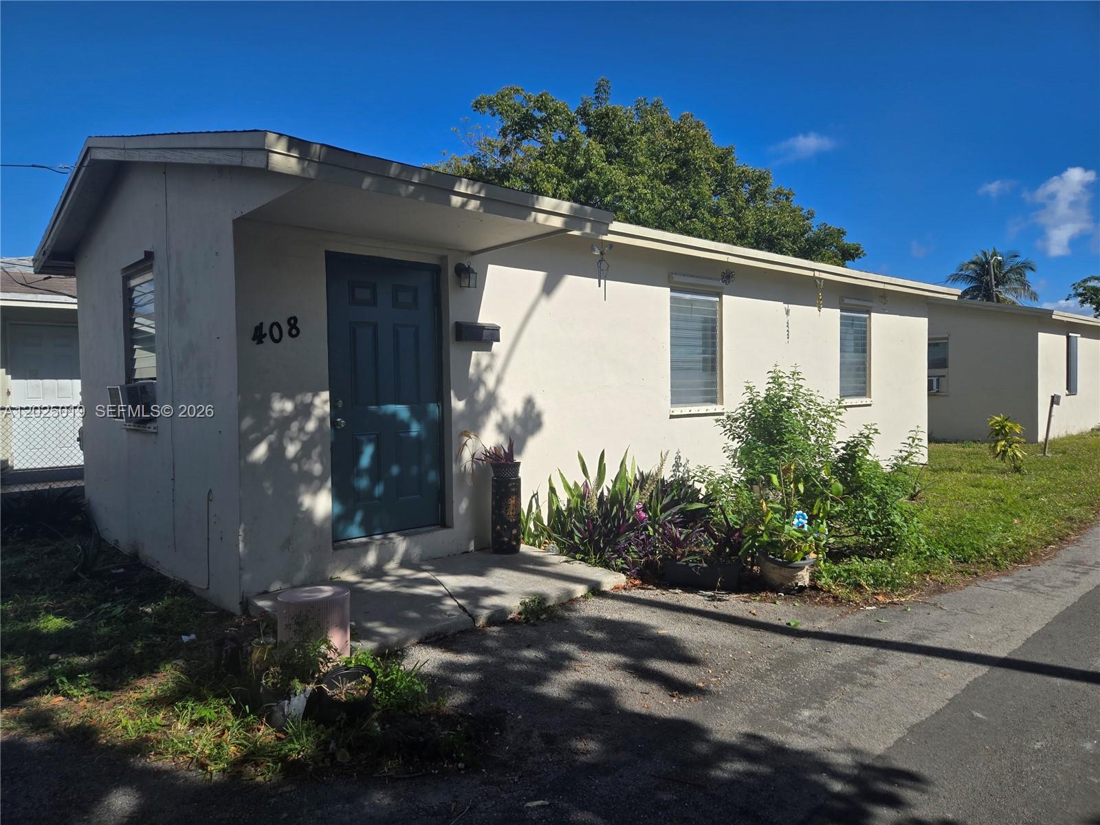 Photo 1 of 8 — 408 NW 8th St 408, Hallandale Beach, FL 33009