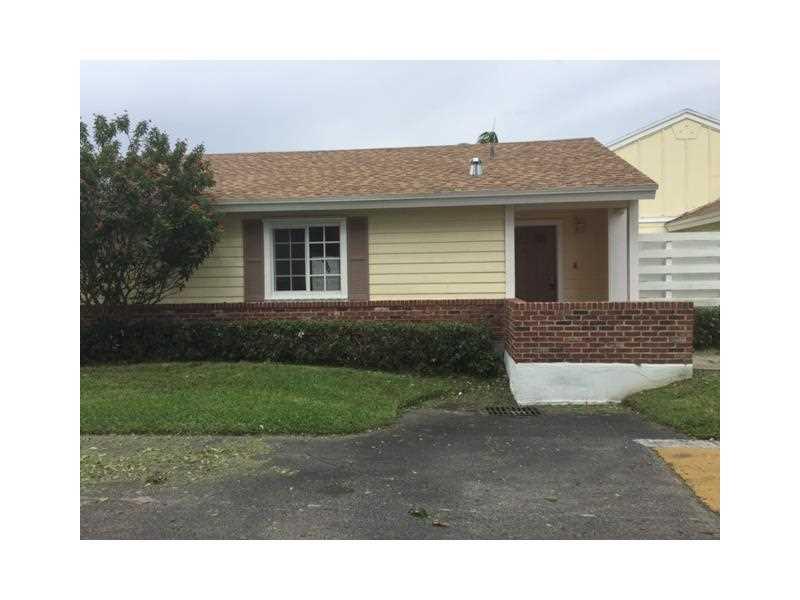 BEAUTIFUL REMODELED 2/2 TOWNHOME ALL PORCELAIN TILE FLOORS THROUGH OUT. BRAN NEW S/S APPLIANCES AND W/D. SMALL YARD.NO PETS!! GREAT COMMUNITY.