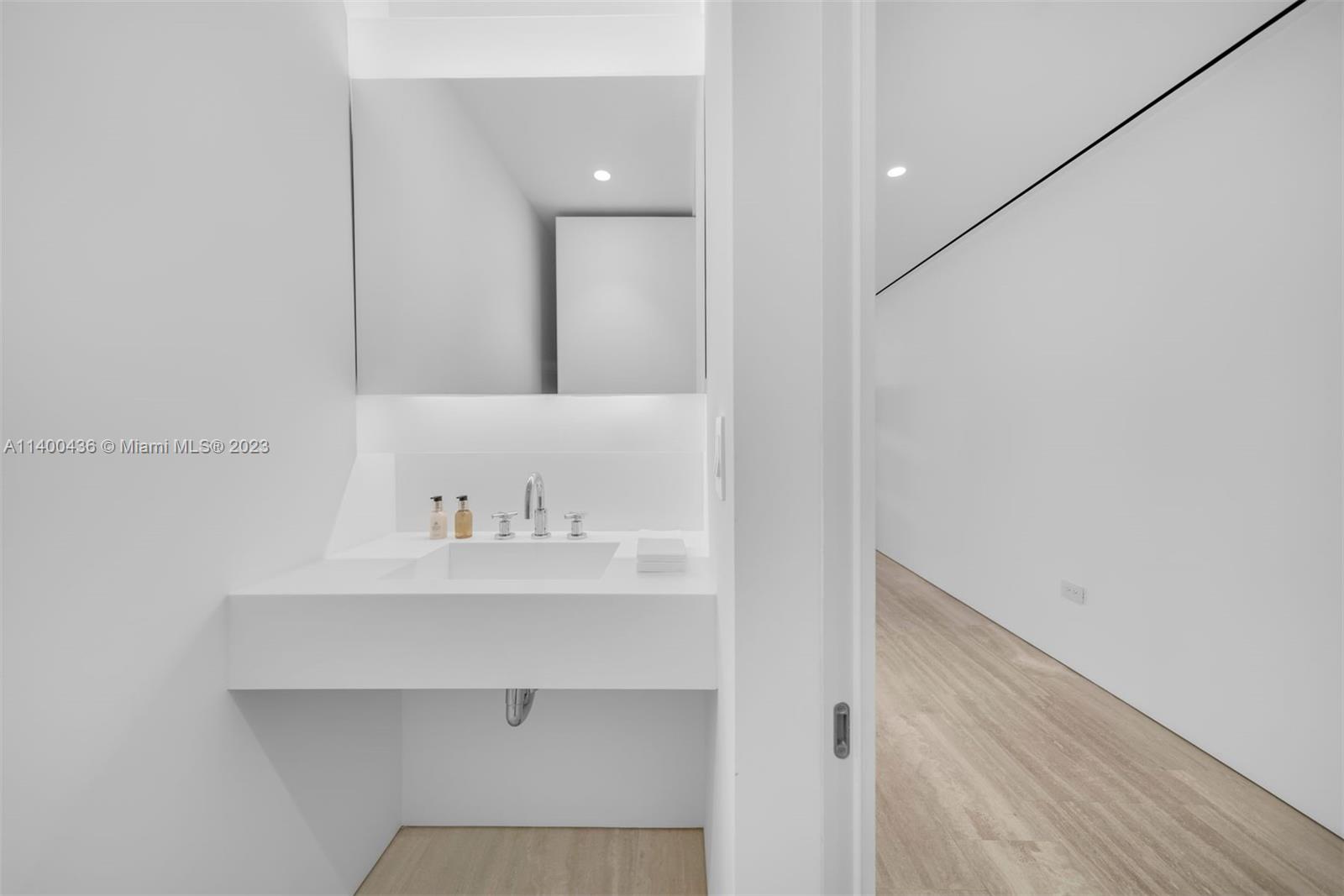 SURF CLUB CONDO - Residential