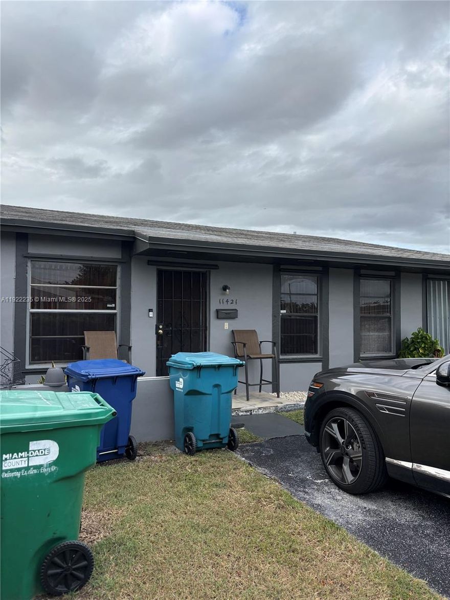 Welcome to this charming single-family townhouse offering comfort, convenience, and plenty of space. Located in desirable Miami-Dade County, this home features a fully equipped kitchen, three spacious bedrooms, and two well-appointed bathrooms, making it perfect for families, professionals, or anyone seeking a relaxed South Florida lifestyle.
Step outside to enjoy a large backyard with an outdoor patio area, ideal for entertaining, gardening, or simply soaking up the sunshine.Priced to sell! Please use showing time to request an appointment and allow 24hours to view. Owner occupied