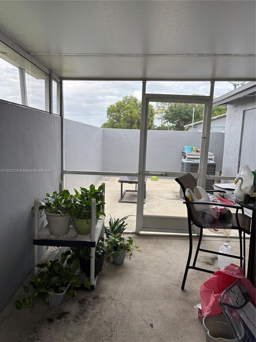 RICHMOND TOWNHOUSE - Residential