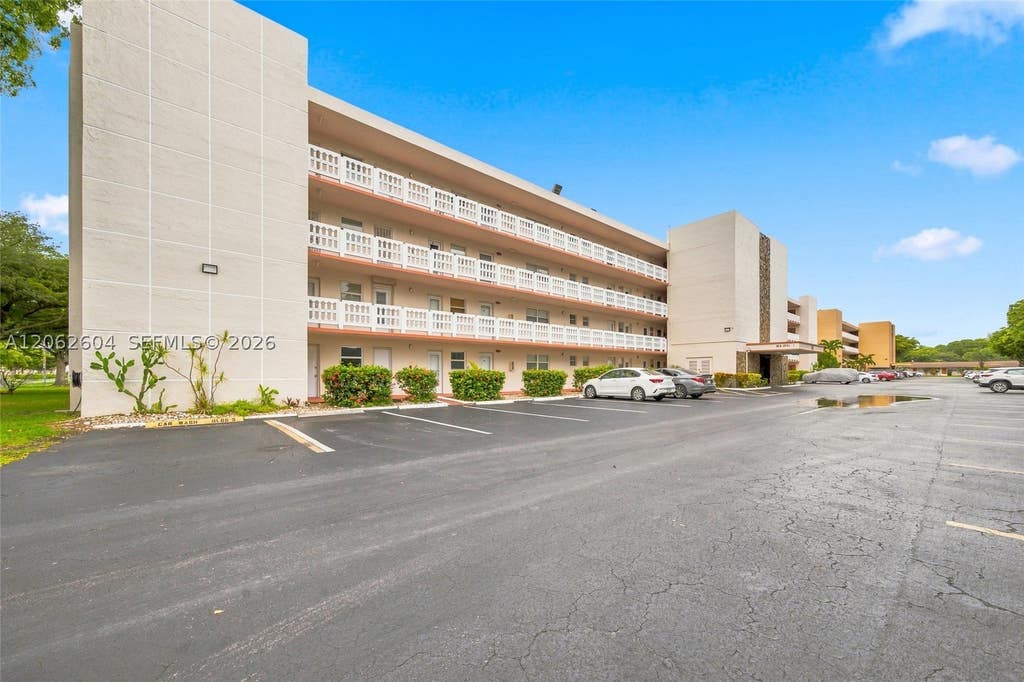 Photo of 206 SE 10th St #203, Dania Beach, FL 33004 (MLS # A12062604)