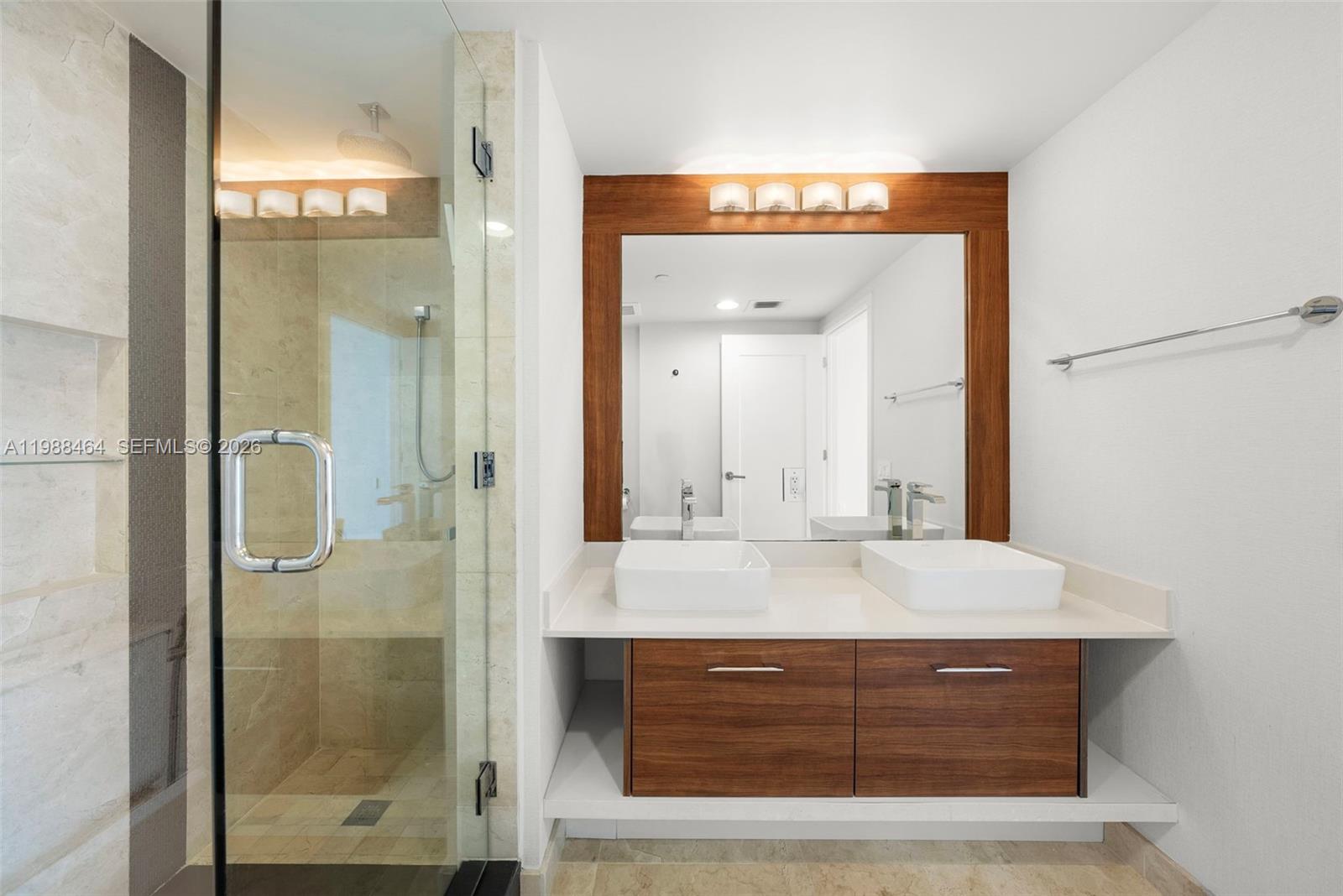 THE CRIMSON CONDO - Residential