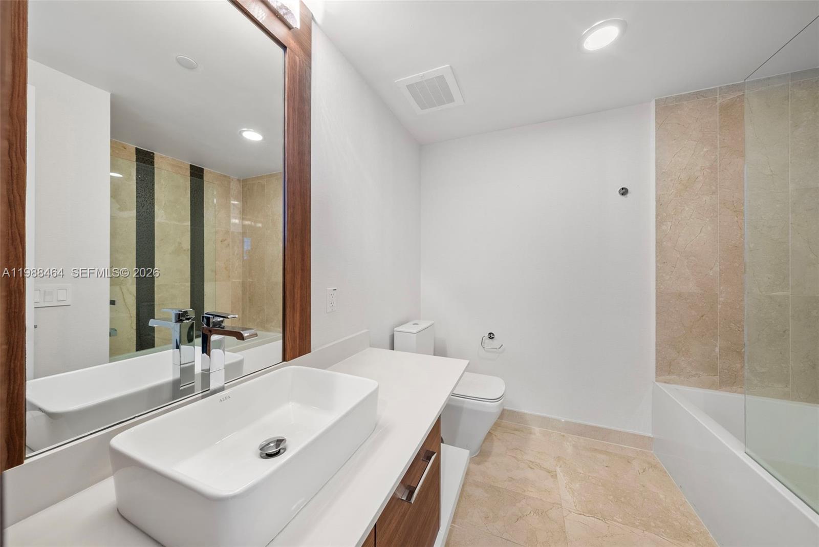 THE CRIMSON CONDO - Residential