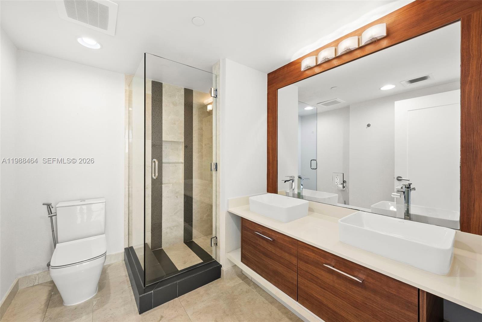 THE CRIMSON CONDO - Residential