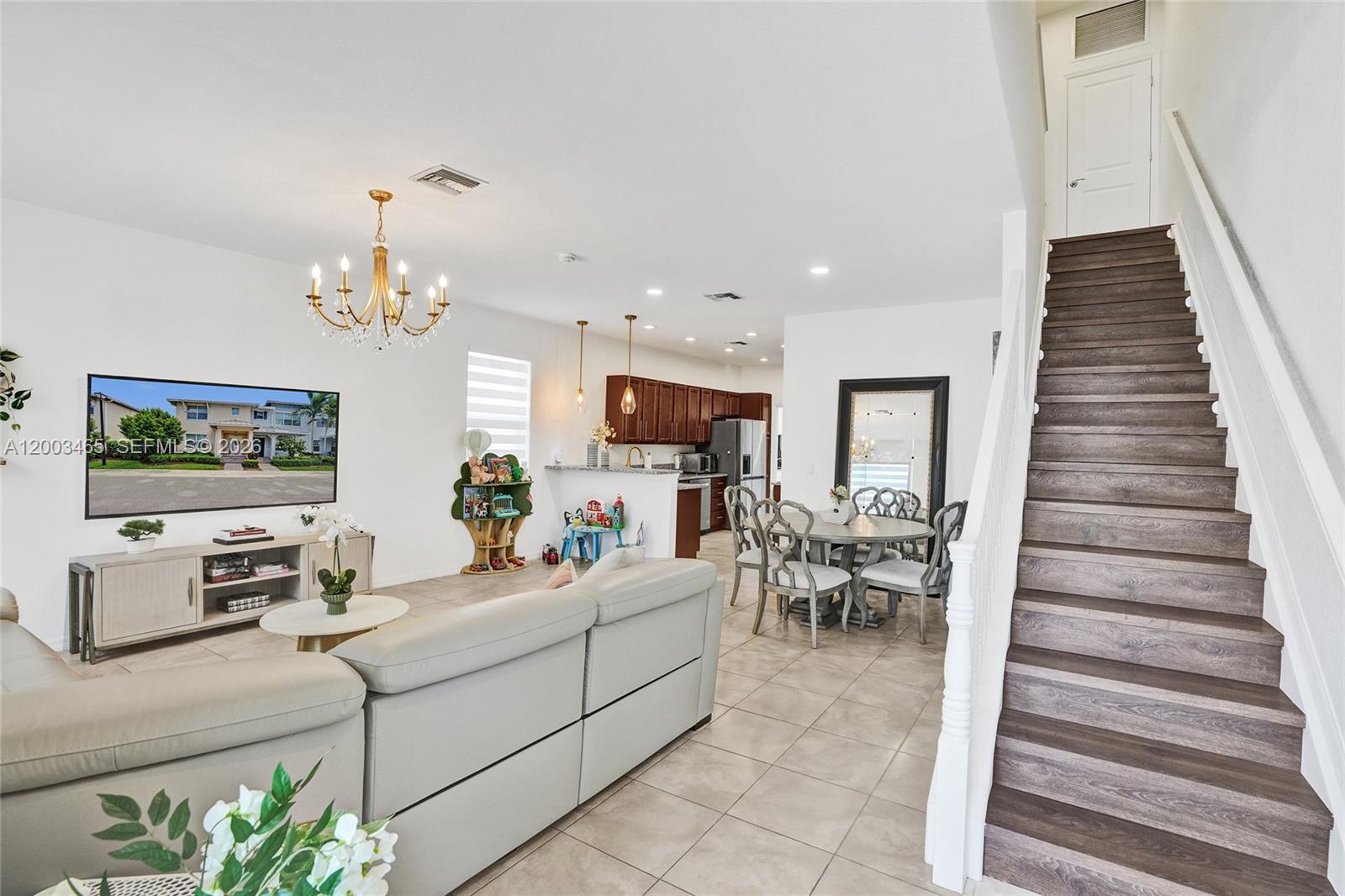 HILLCREST COUNTRY CLUB NO - Residential