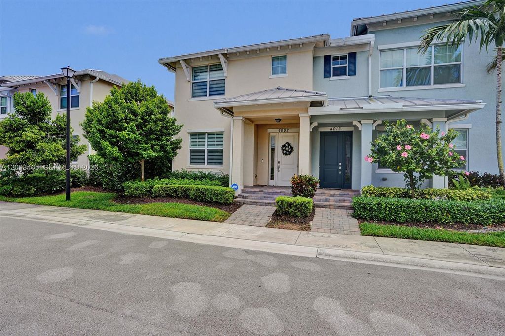 Photo of 4002 Poinciana Ln, Hollywood, FL 33021 (MLS # A12003465)