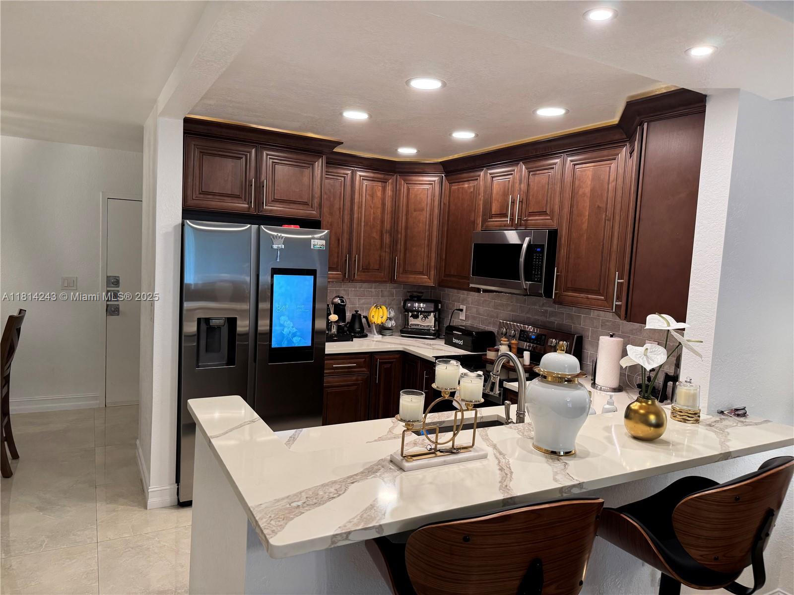 7100 NW 17th St 404