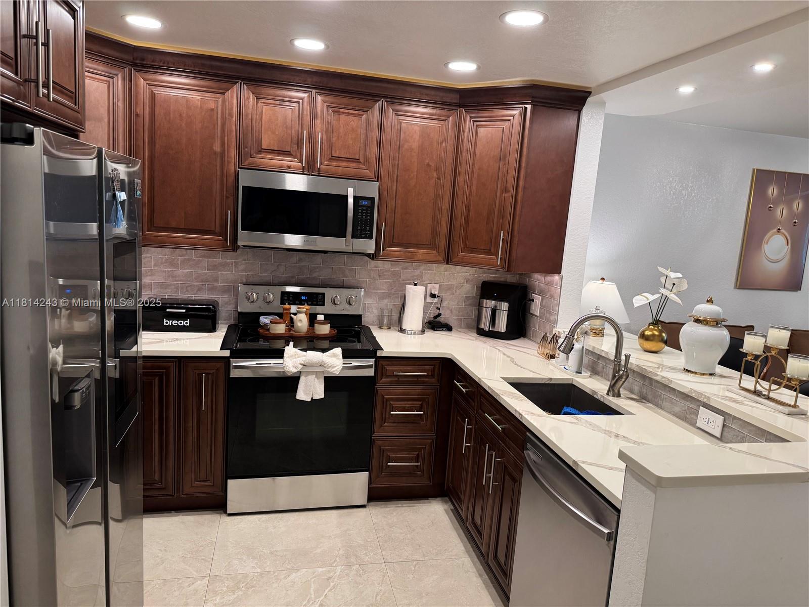 Property for Sale at 7100 Nw 17th St 404, Plantation, Miami-Dade County, Florida - Bedrooms: 1 
Bathrooms: 2  - $180,000