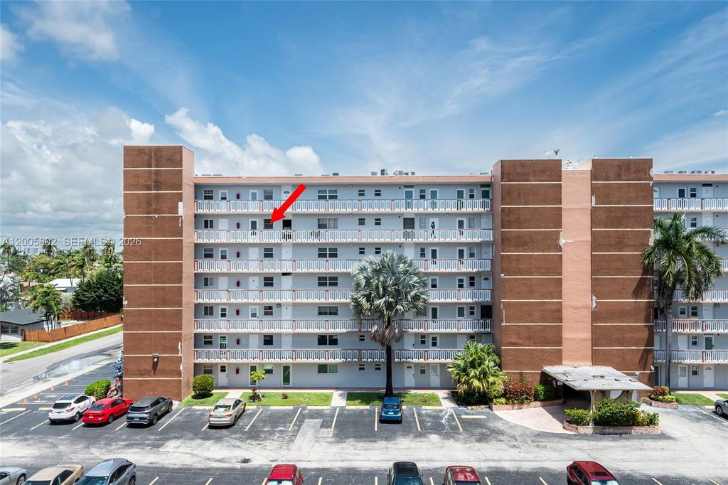 Photo of 610 NE 12th Ave #602, Hallandale Beach, FL 33009 (MLS # A12005802)