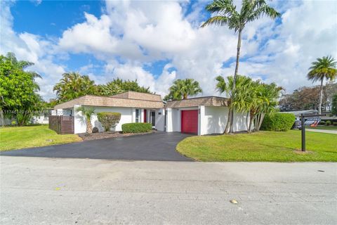5601 White Cedar Ln Tamarac FL 33319