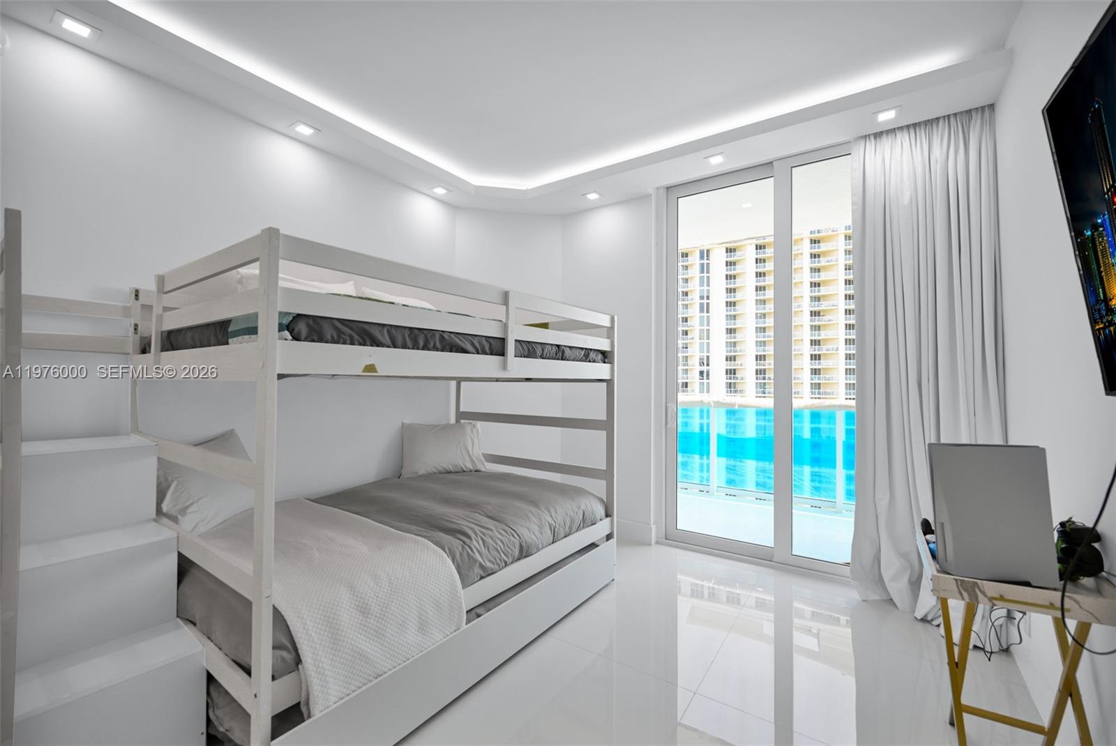 Oceania III - Residential Lease