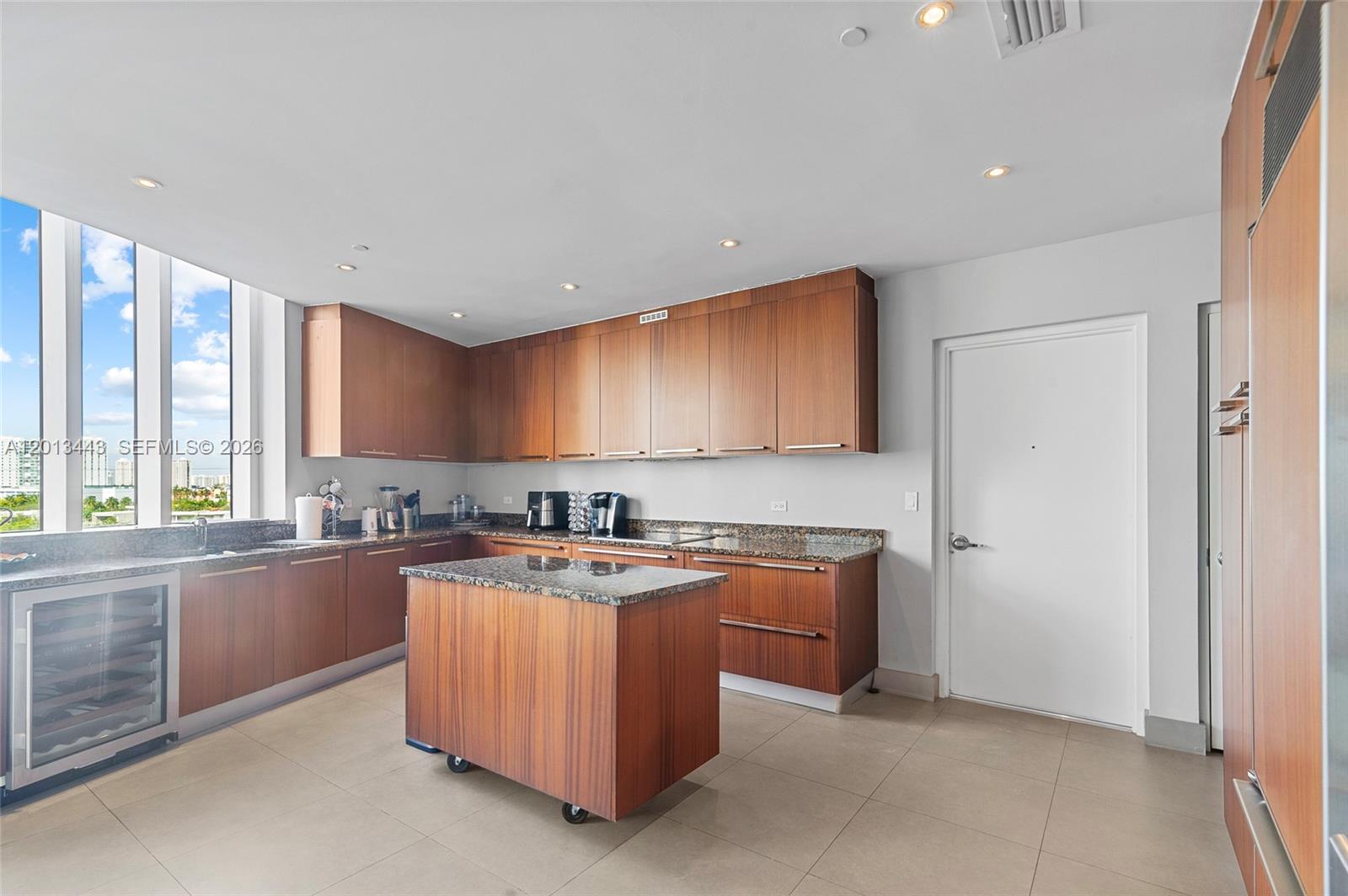 TDR TOWER I CONDO - Residential
