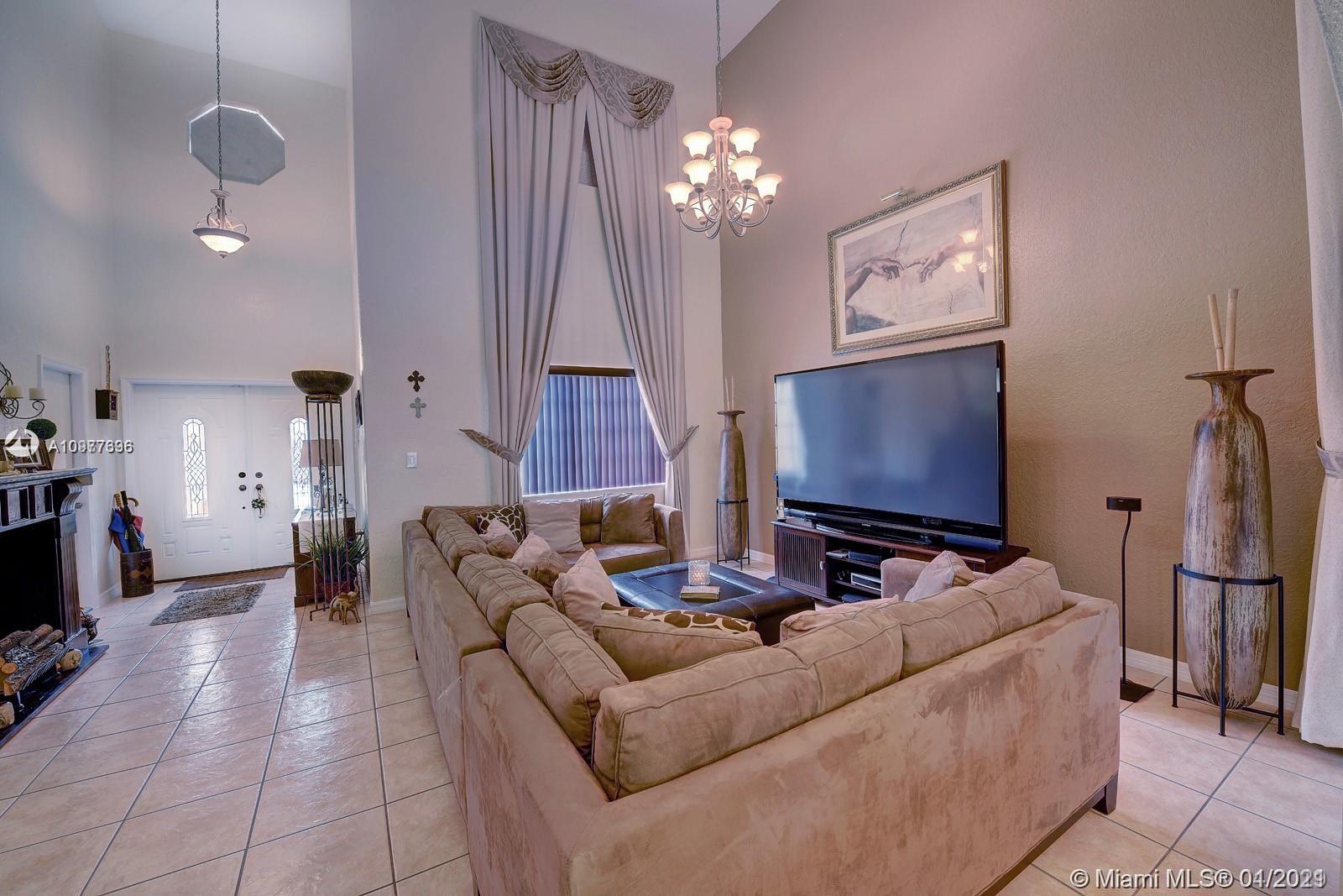 PELICANS POINT A T MILLER - Residential