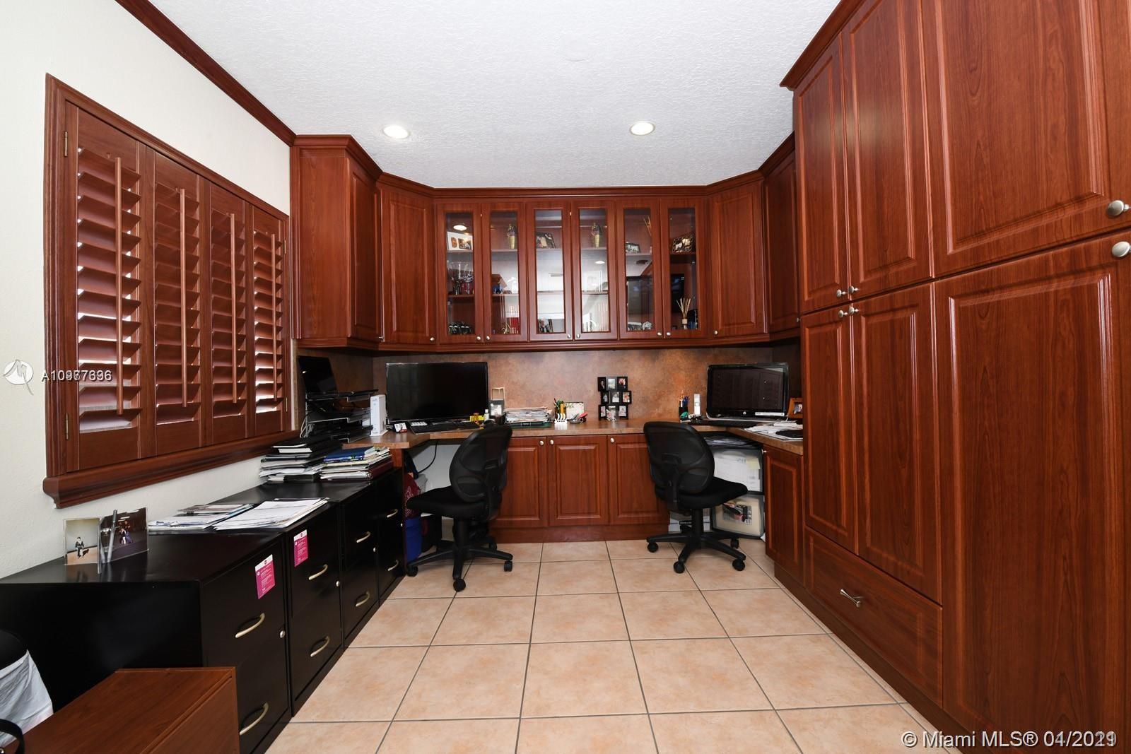 PELICANS POINT A T MILLER - Residential