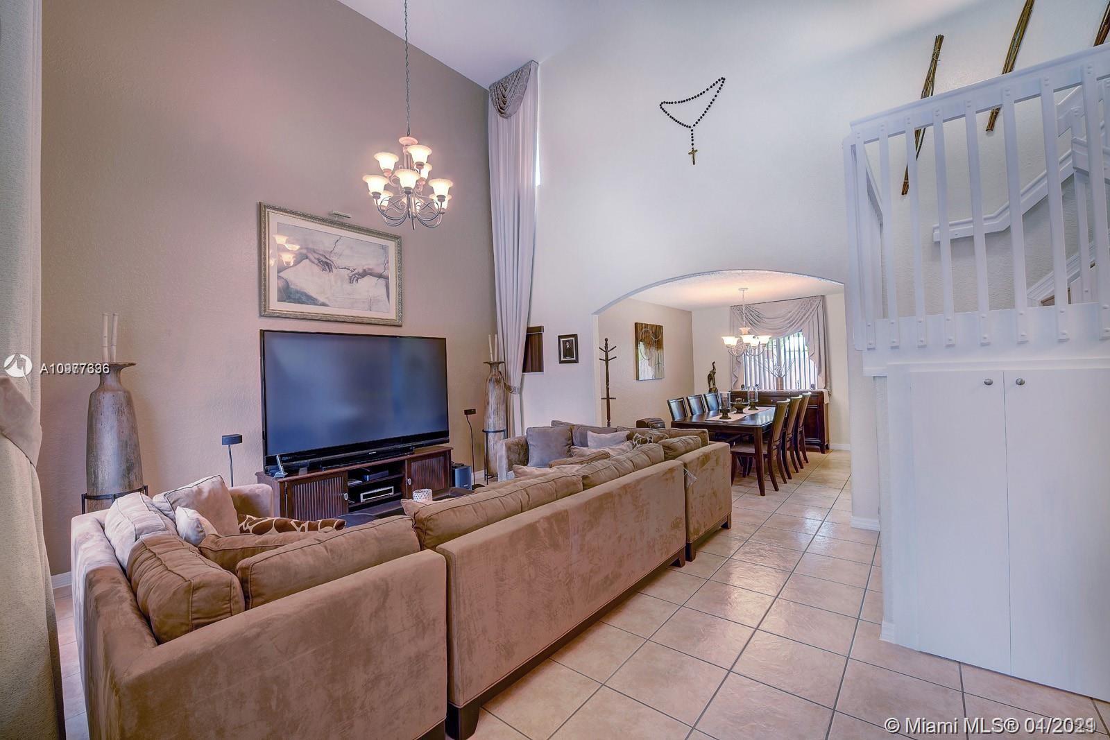 PELICANS POINT A T MILLER - Residential