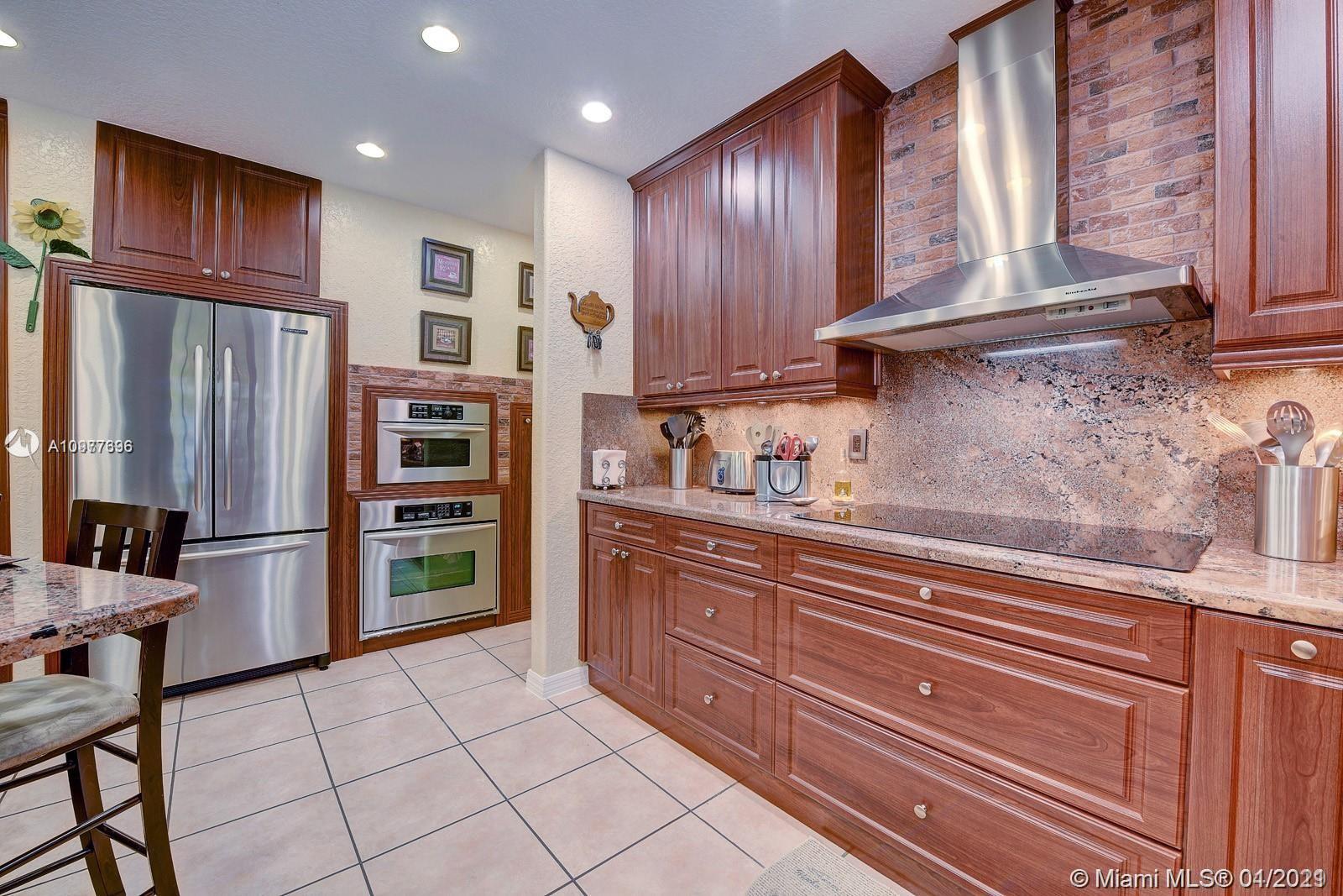 PELICANS POINT A T MILLER - Residential