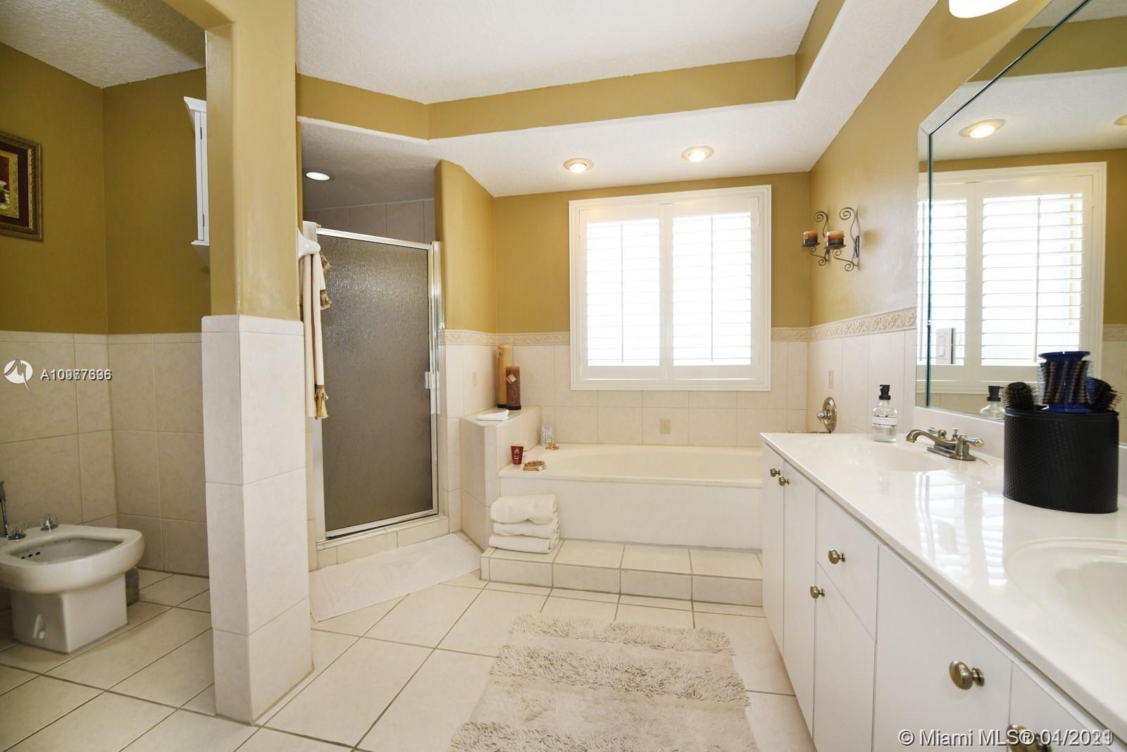 PELICANS POINT A T MILLER - Residential