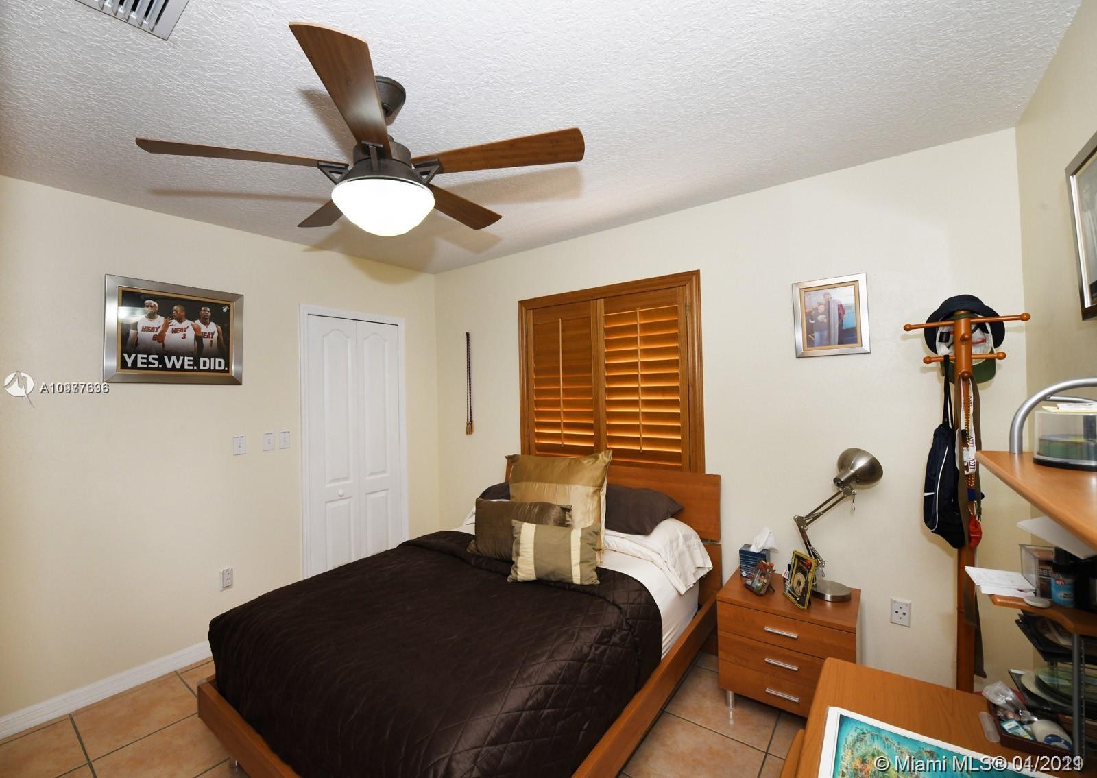 PELICANS POINT A T MILLER - Residential