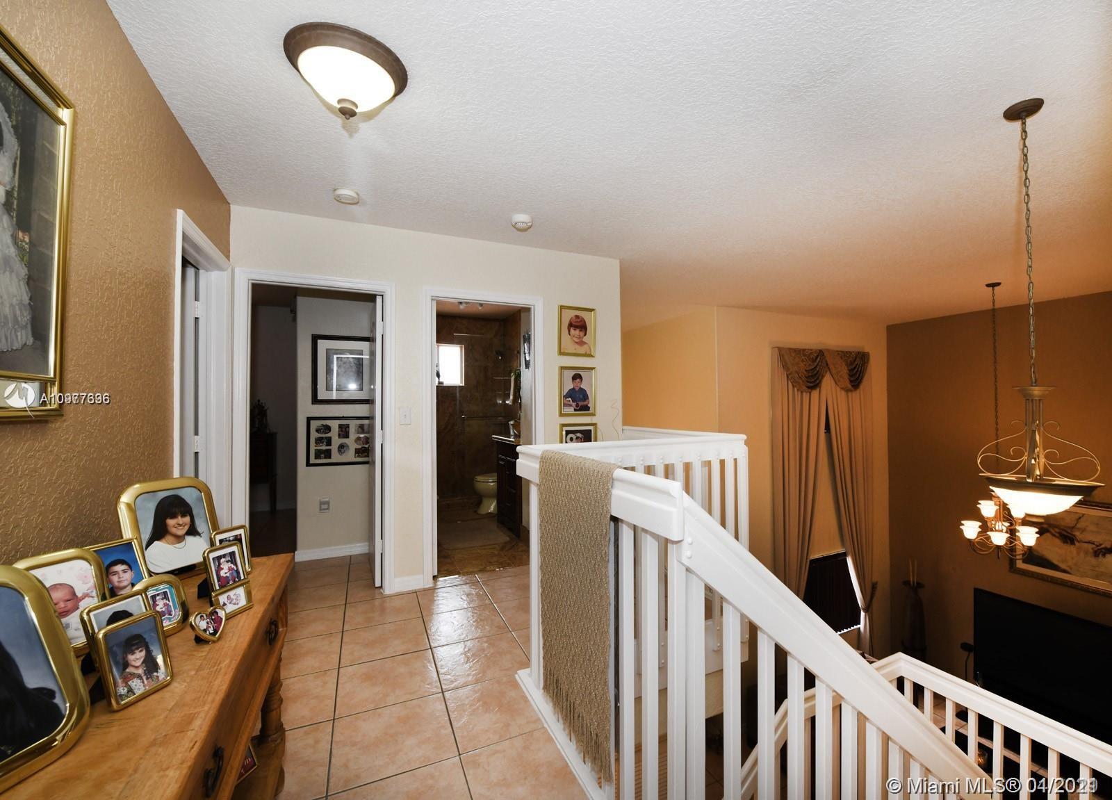 PELICANS POINT A T MILLER - Residential