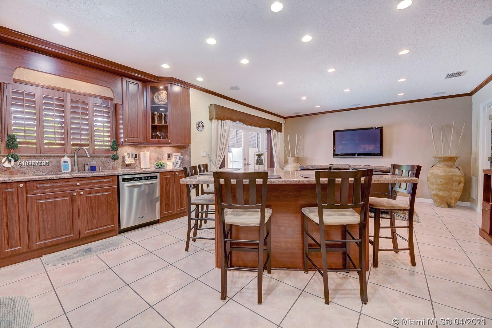 PELICANS POINT A T MILLER - Residential