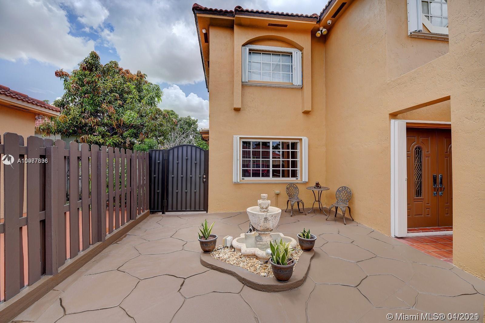 PELICANS POINT A T MILLER - Residential