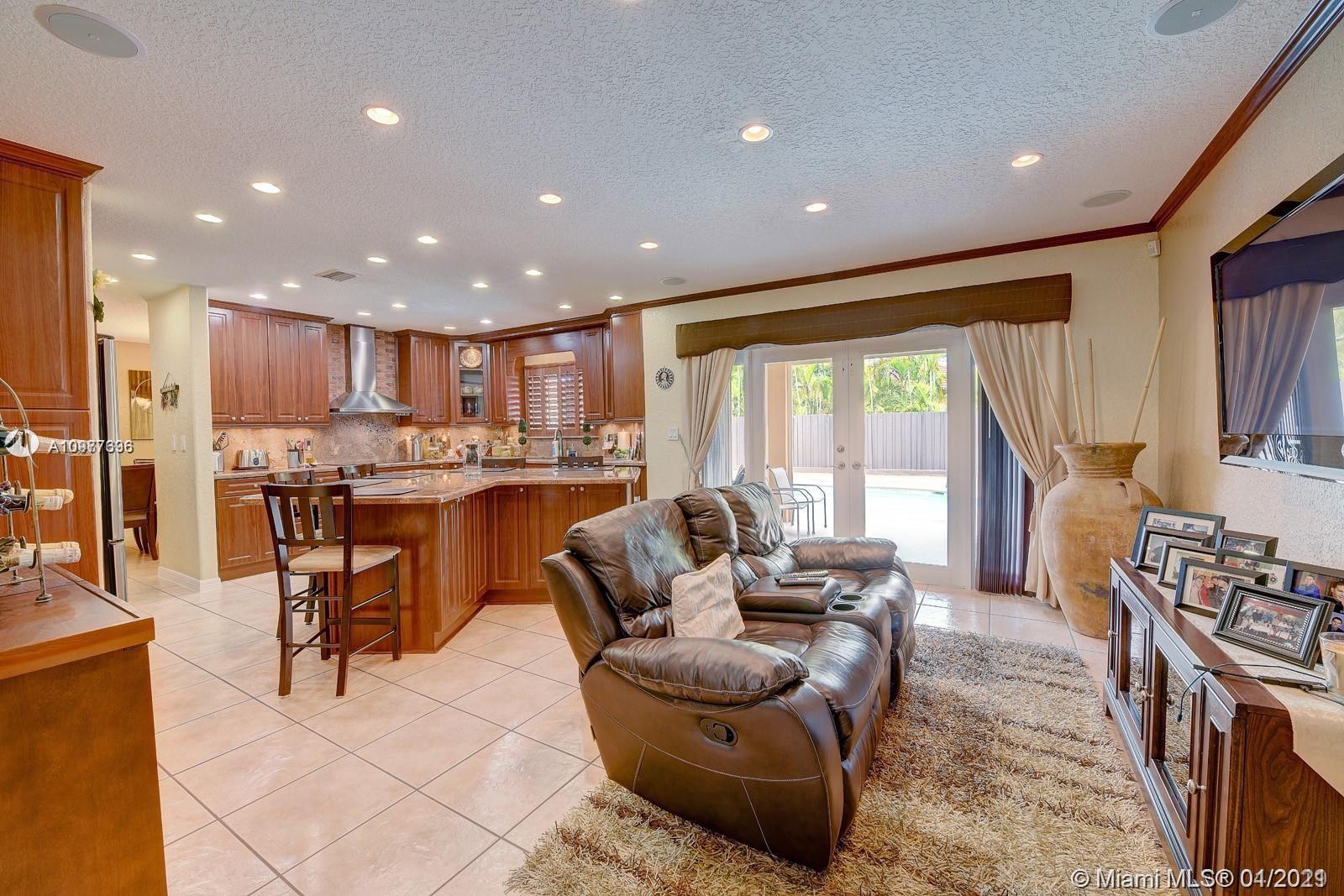 PELICANS POINT A T MILLER - Residential