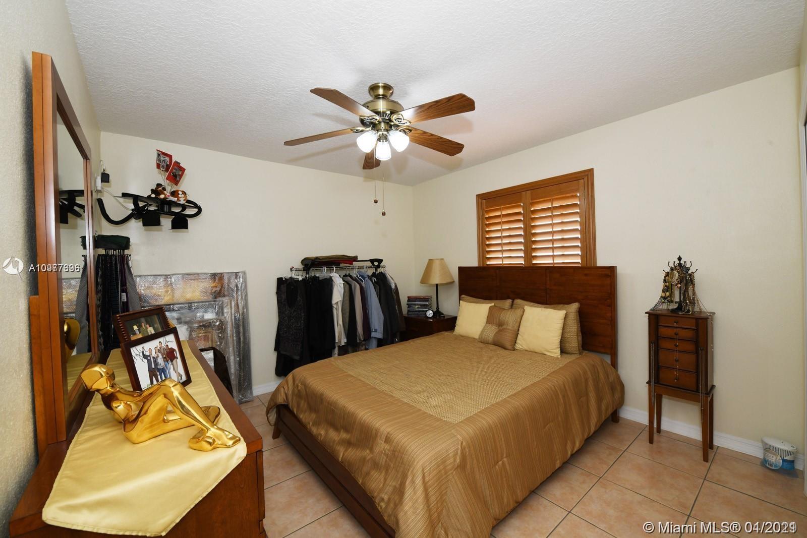 PELICANS POINT A T MILLER - Residential