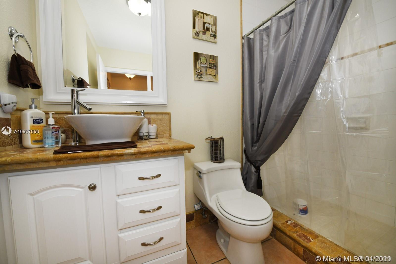 PELICANS POINT A T MILLER - Residential