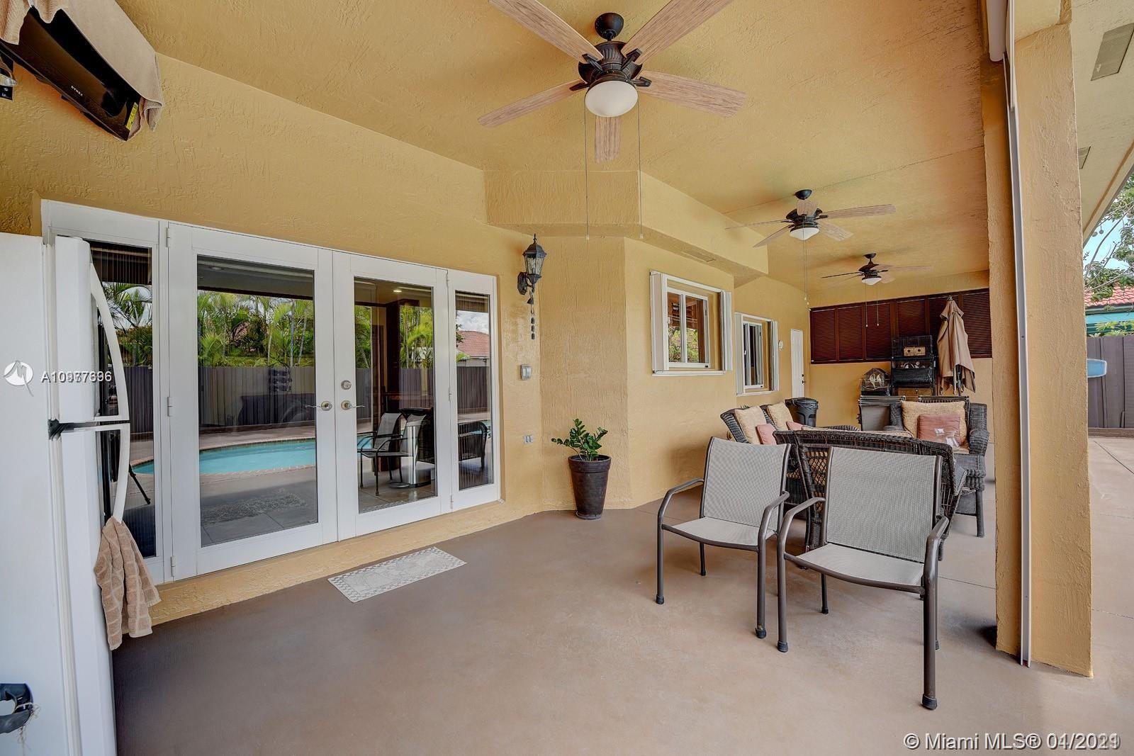 PELICANS POINT A T MILLER - Residential