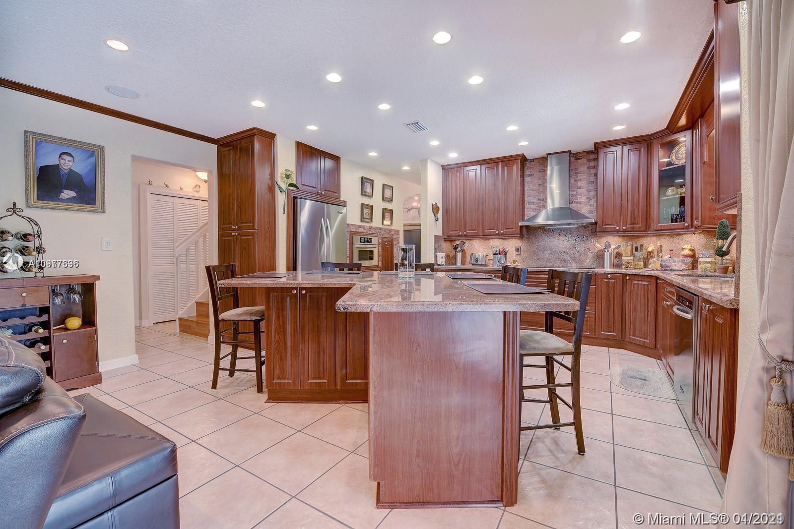 PELICANS POINT A T MILLER - Residential