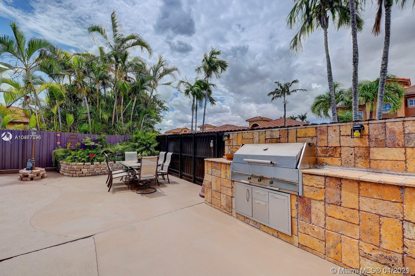 PELICANS POINT A T MILLER - Residential