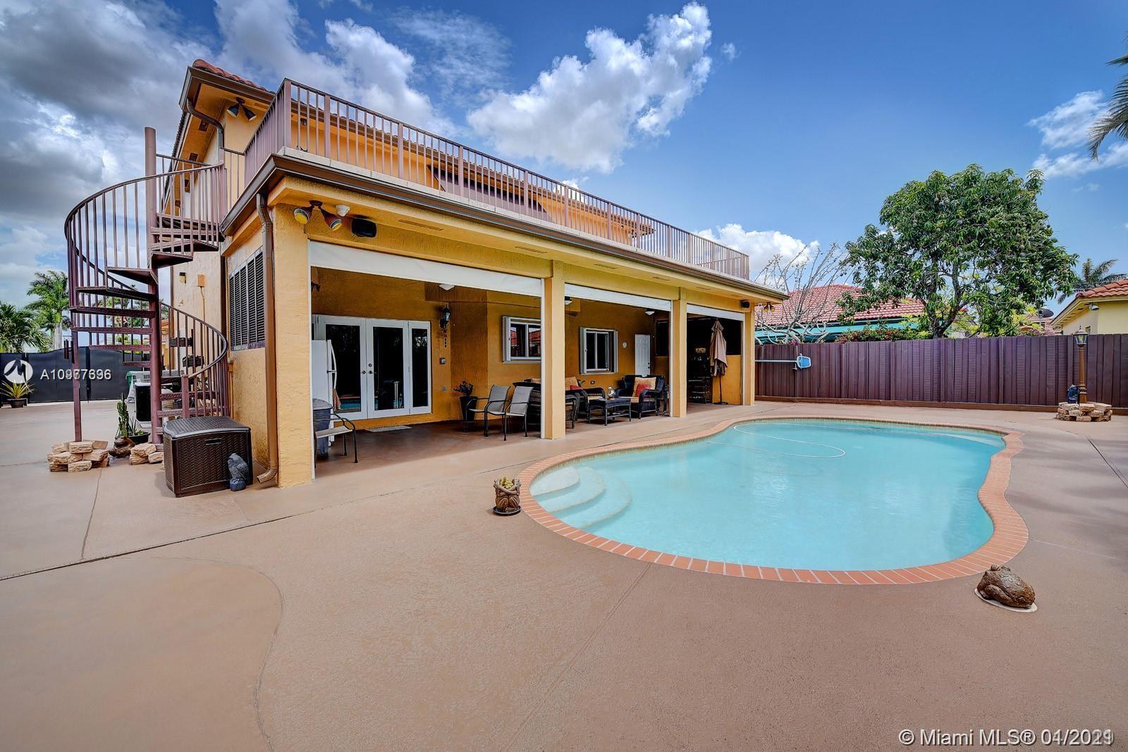 PELICANS POINT A T MILLER - Residential