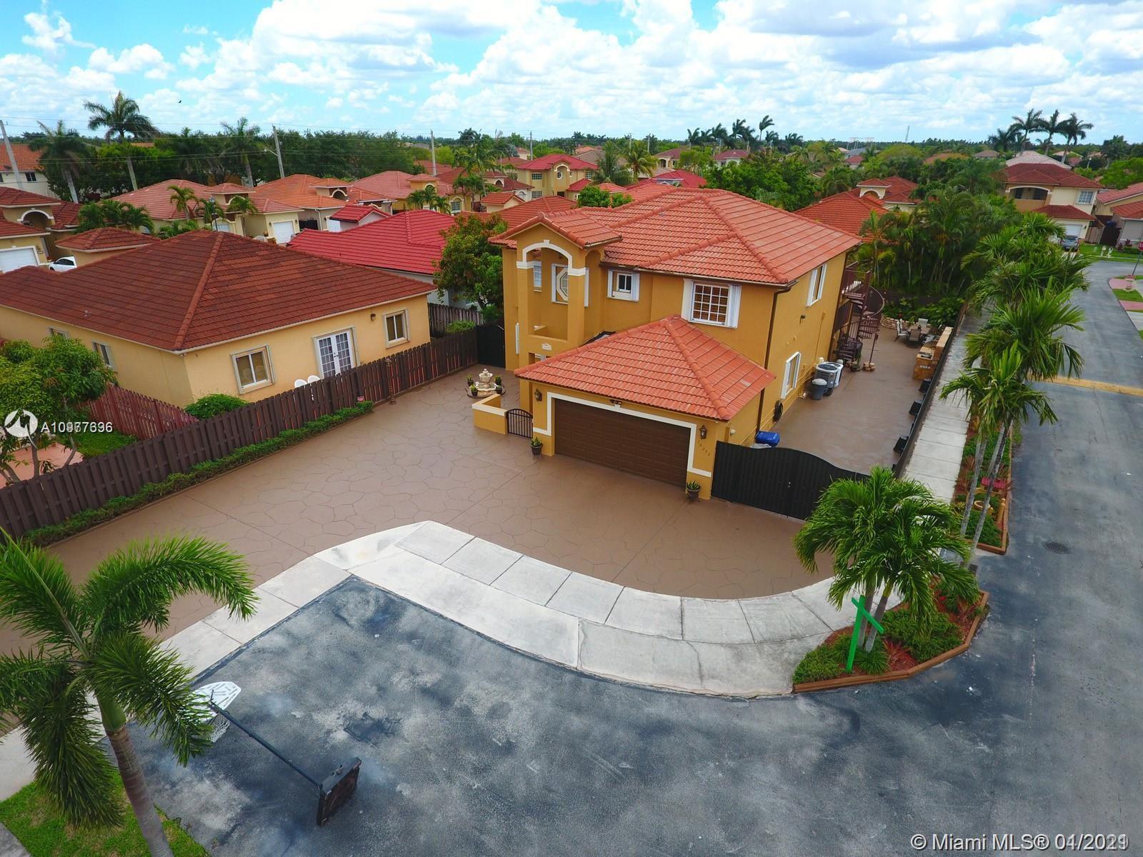 PELICANS POINT A T MILLER - Residential