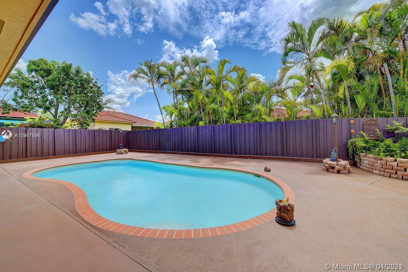 PELICANS POINT A T MILLER - Residential