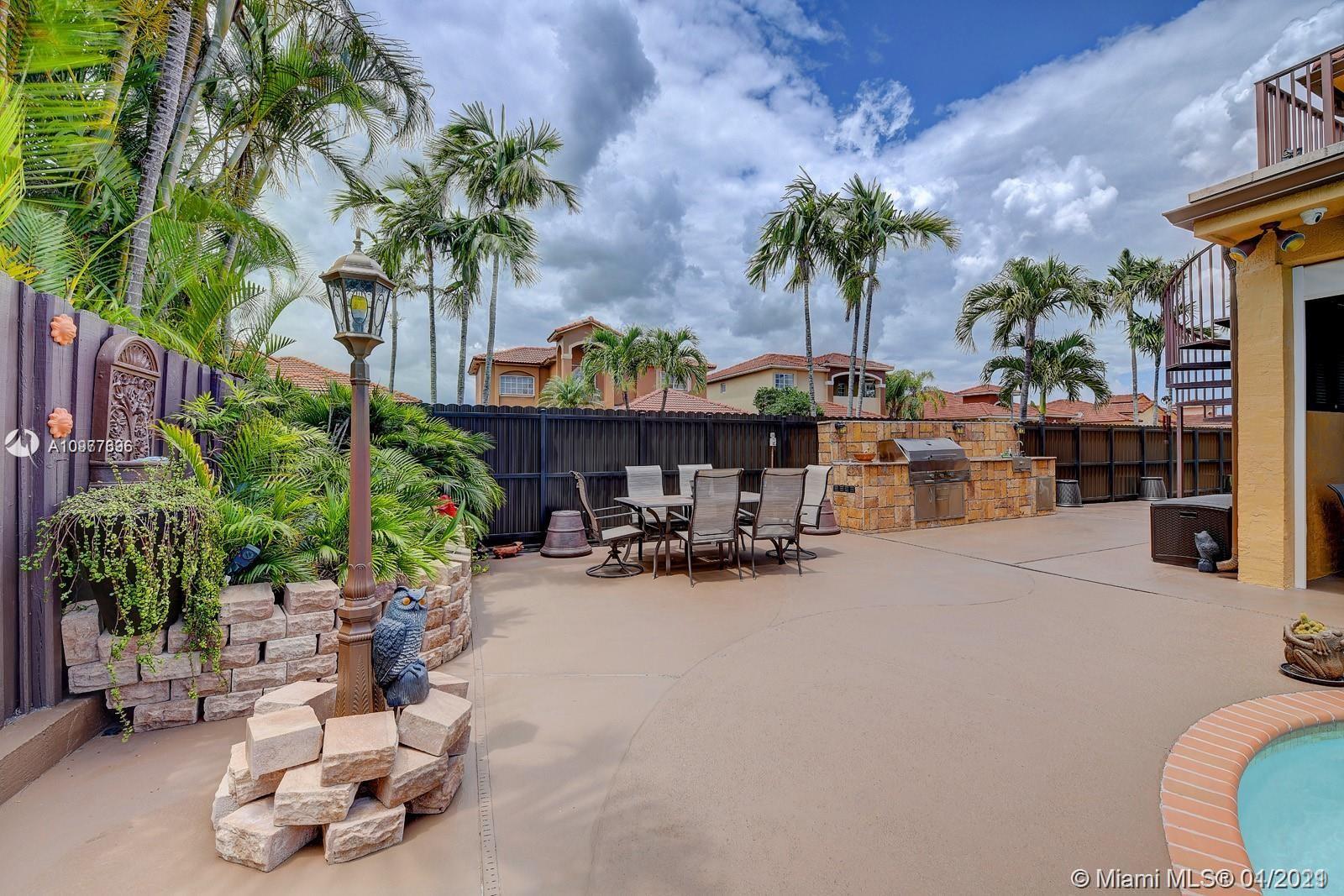 PELICANS POINT A T MILLER - Residential