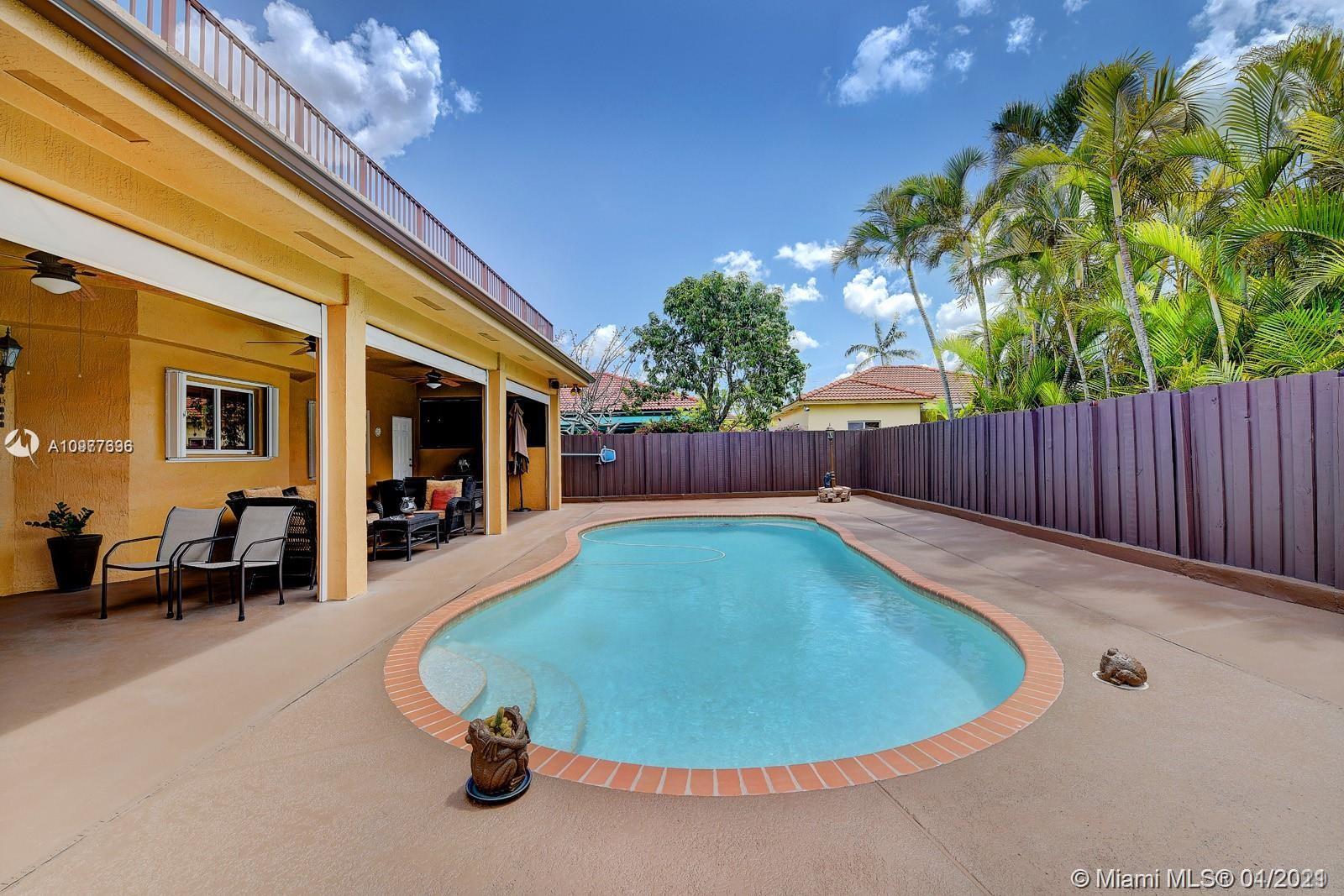 PELICANS POINT A T MILLER - Residential