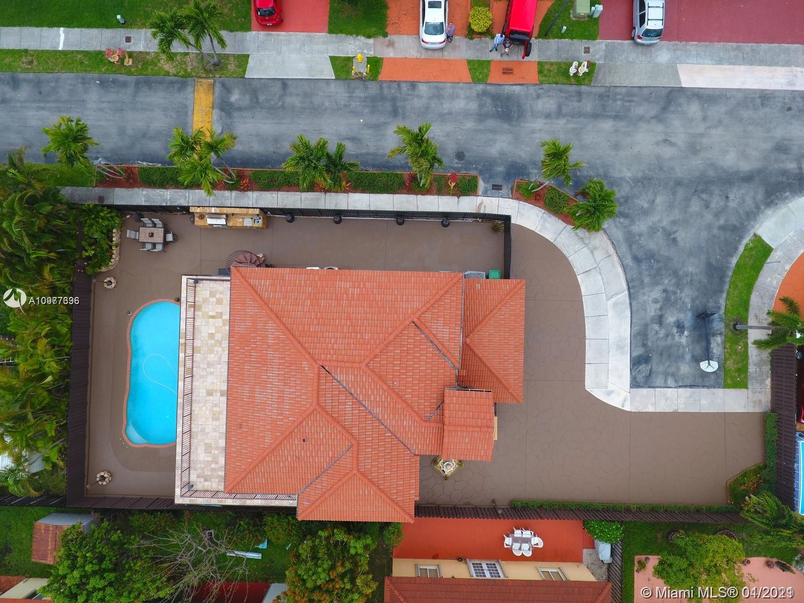 PELICANS POINT A T MILLER - Residential