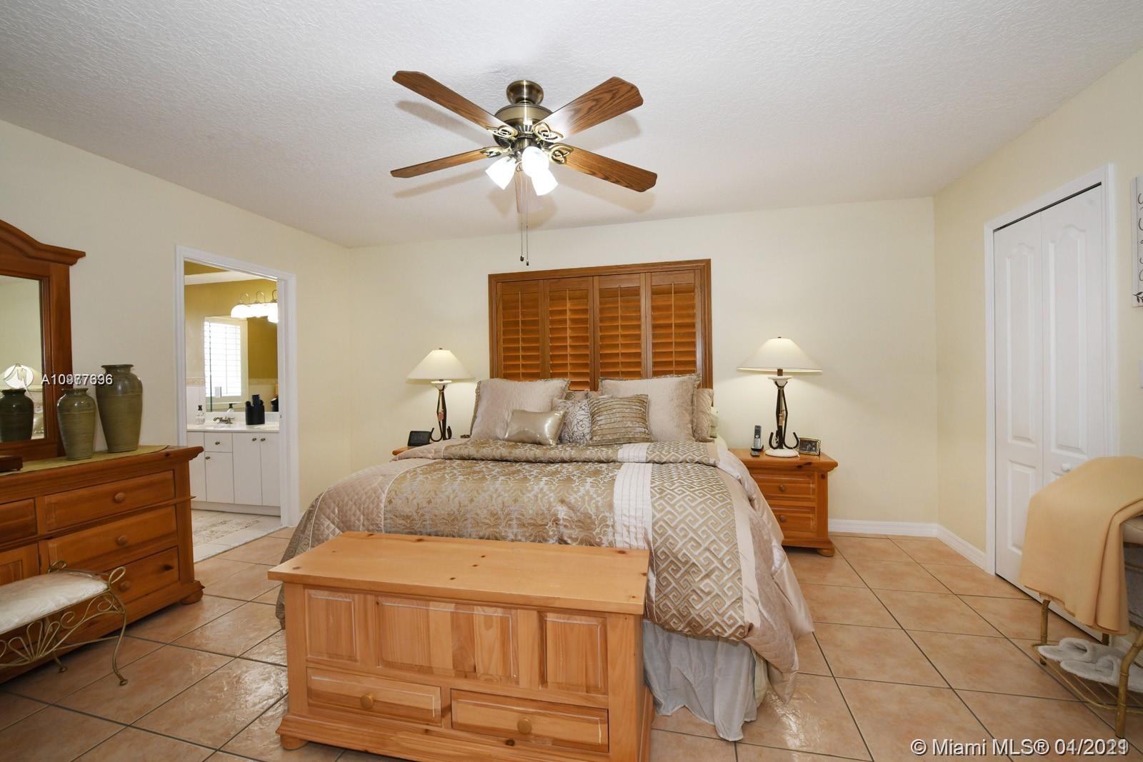 PELICANS POINT A T MILLER - Residential