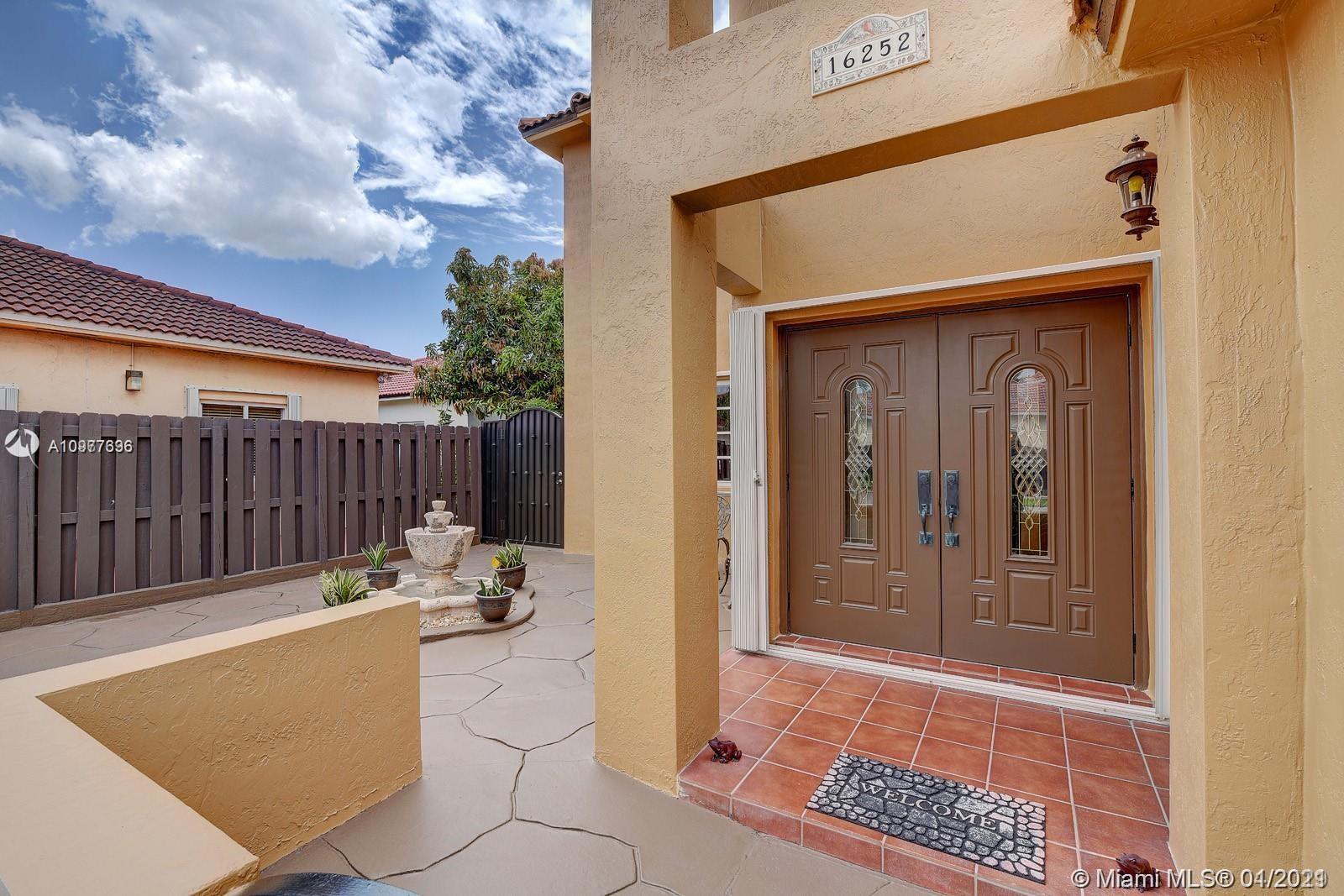 PELICANS POINT A T MILLER - Residential