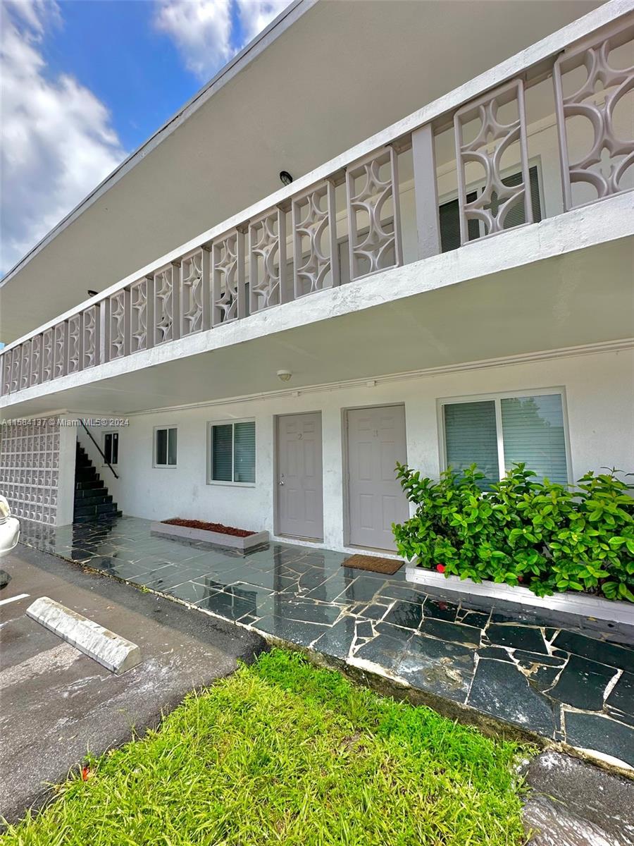 PLEASE TEXT THE LISTING AGENT FOR SHOWING INSTRUCTIONS. Beautiful remodeled 1-bedroom apartment ready to move in. Hurricane impact windows and fully updated. Rent includes water, trash, landscaping, and parking. Professionally managed. Pets OK w/ deposit. PLEASE TEXT THE LISTING AGENT FOR SHOWING INSTRUCTIONS.